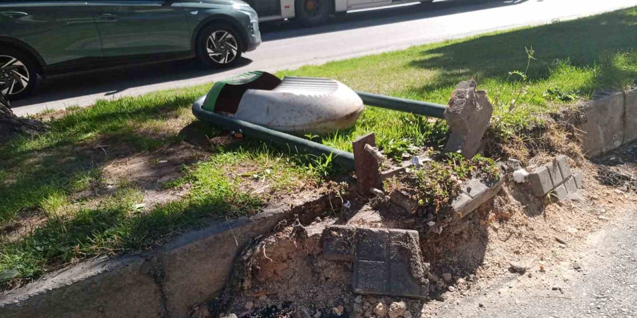 Vandalların Yeni Hedefi Bir Çöp Kutusu Oldu