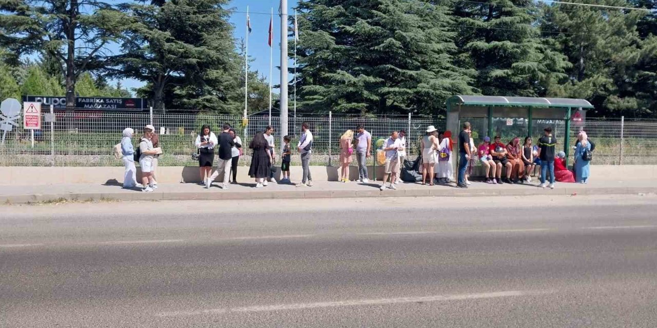 Misafirler Sazova’ya Ulaşımda Zorluk Yaşıyor