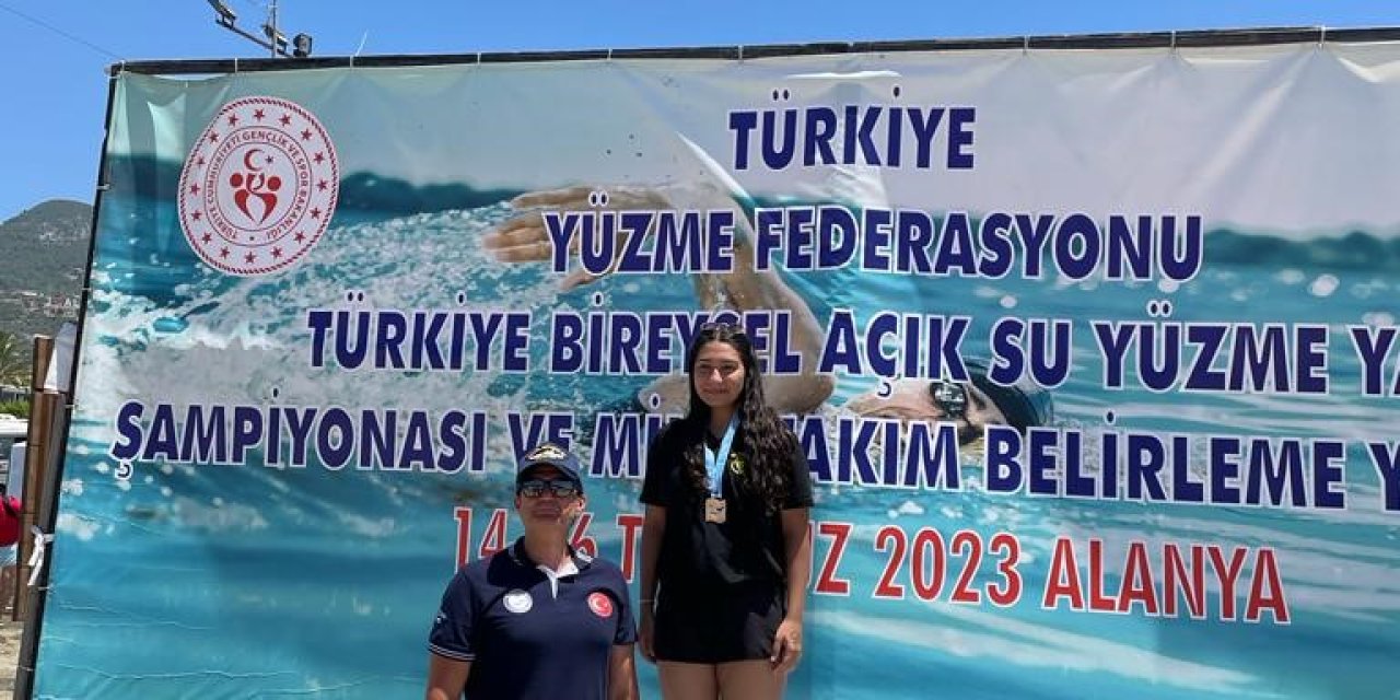 Sudenas Çakmak, Yüzmede Türkiye Şampiyonu Oldu