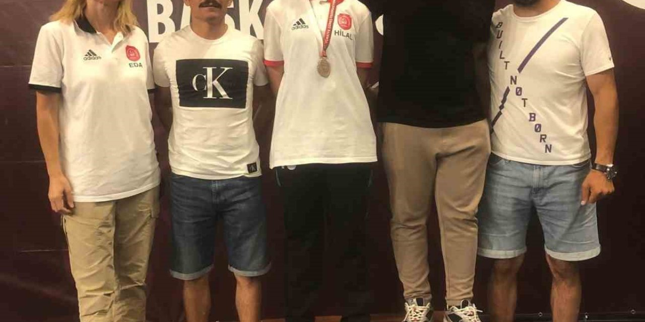 Eskişehirli Sporcudan Halterde Gümüş Madalya