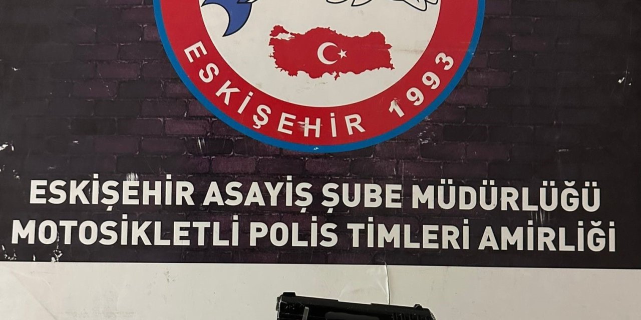 Üzerlerinde Tabanca Ve Motosiklet Ele Geçirilen 3 Şahıstan Biri Tutuklandı