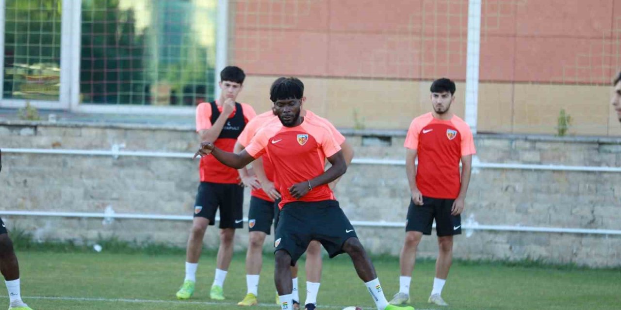 Joseph Attamah Takıma Katıldı