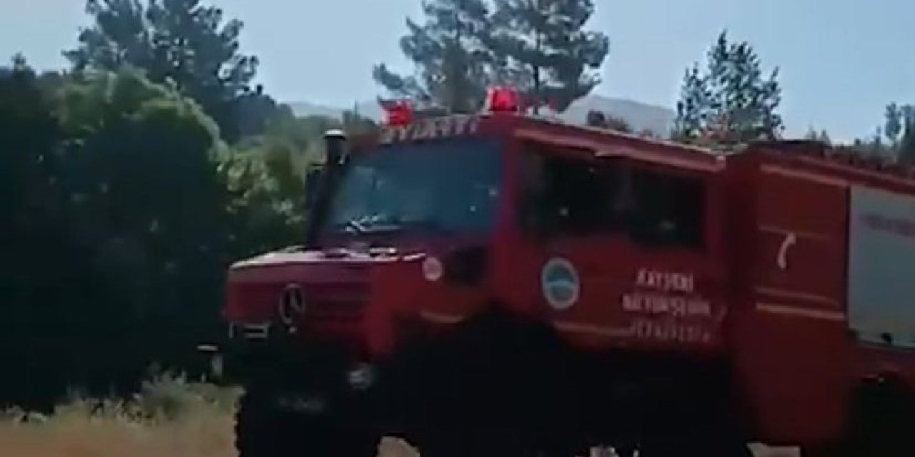Büyükşehir İtfaiyesi, Orman Yangınlarını Söndürmek İçin Canla Başla Görev Yaptı