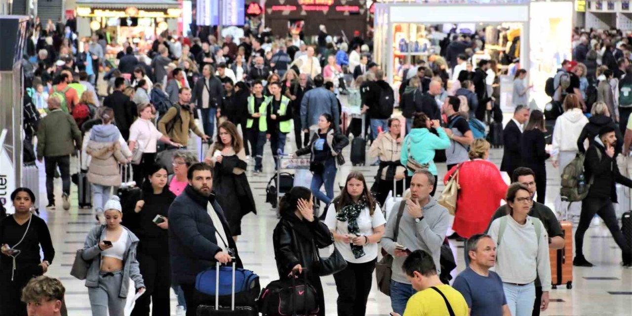 Antalya’ya Hava Yoluyla Gelen Yabancı Turist Sayısı 7 Milyonu Geçti