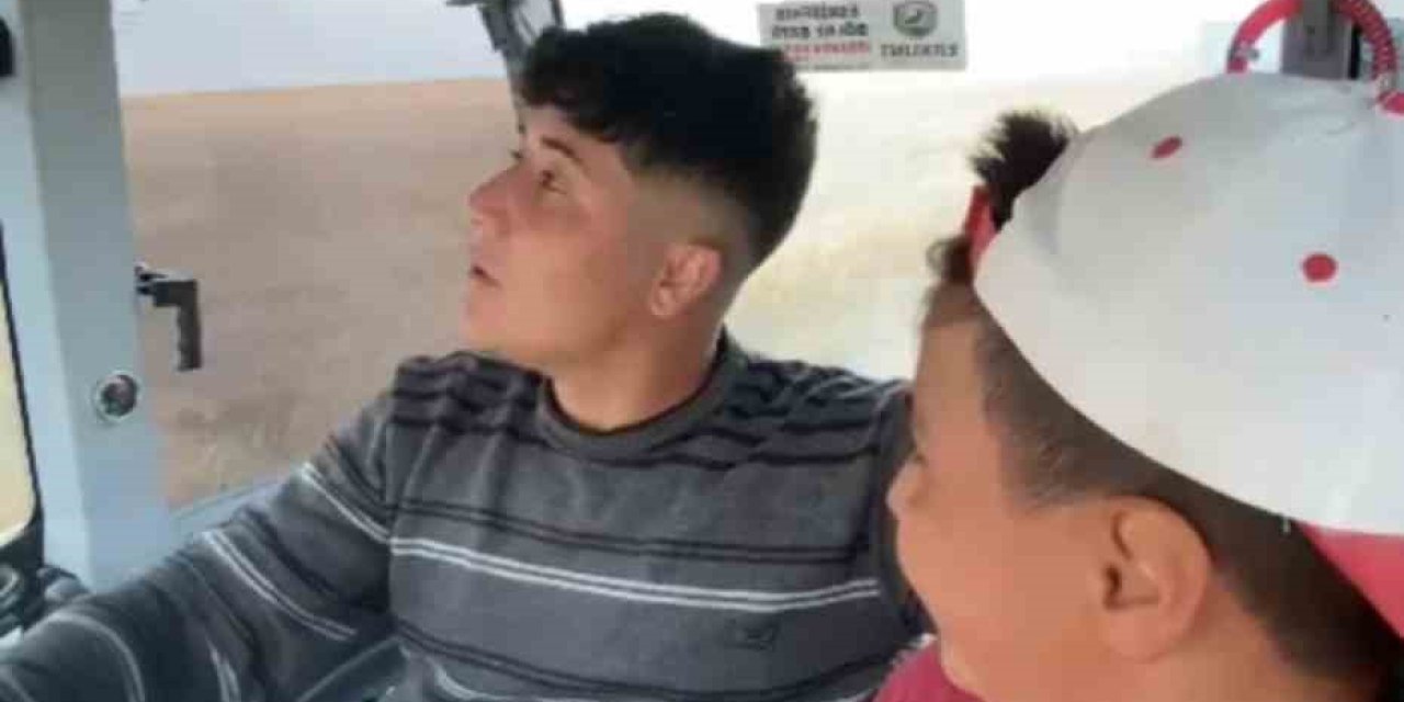 Ağabey-kardeş Hem Dans Etti Hem Tarla Sürdü