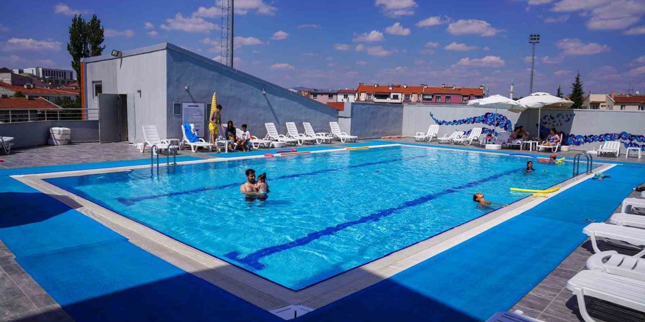 Tepebaşı’nda Açık Havuz Keyfi