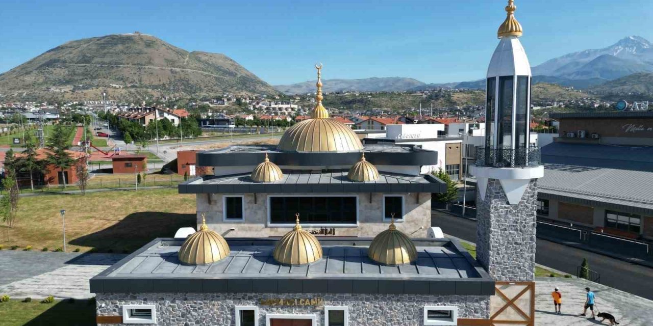 Melikgazi’nin Farklı Mimarisiyle Dikkat Çeken Saçmacı Cami İbadete Açılıyor