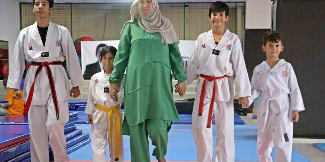 Karnı Burnunda Ev Hanımının Tekvando Aşkı