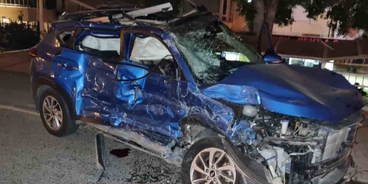 Otobüs İle Otomobil Çarpıştı: 1 Ölü