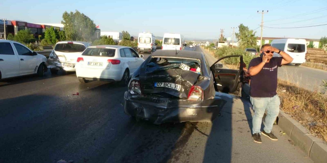 Kara Yolu Savaş Alanına Döndü, Kaza Güvenlik Kameralarına Yansıdı