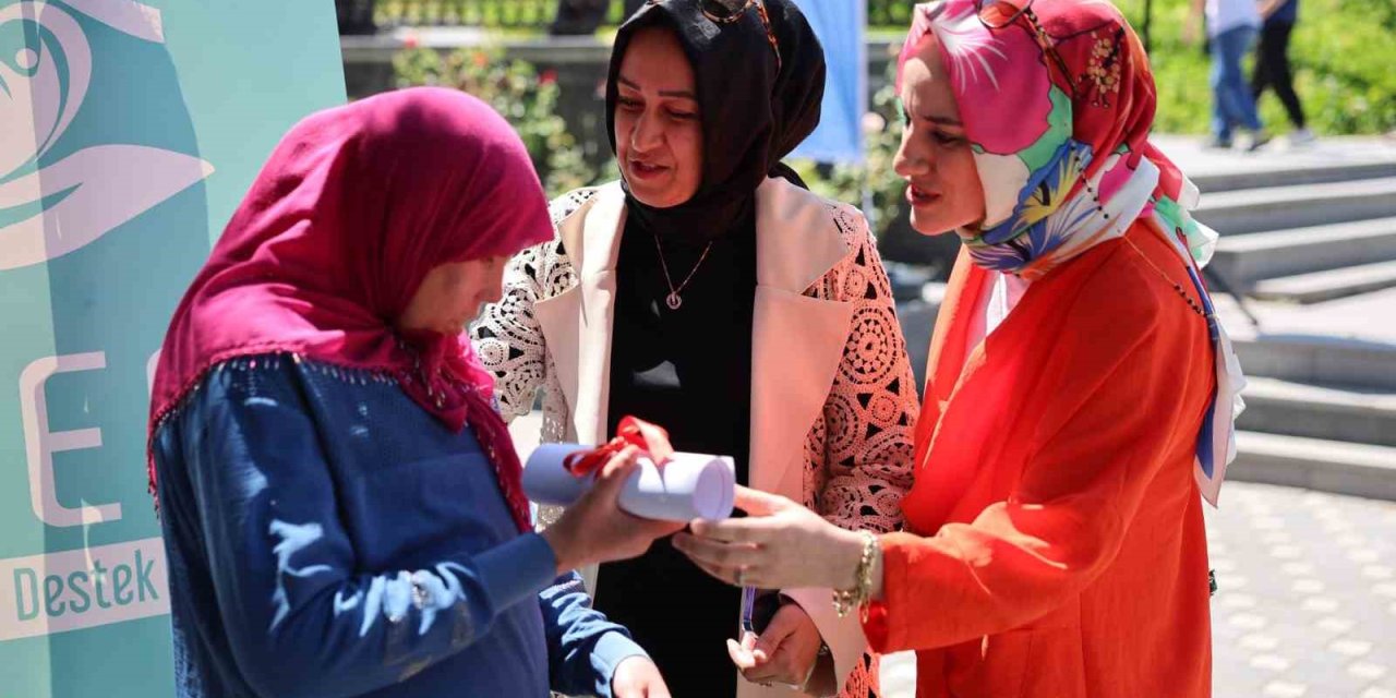 Hacılar Adem’de Sertifika Töreni