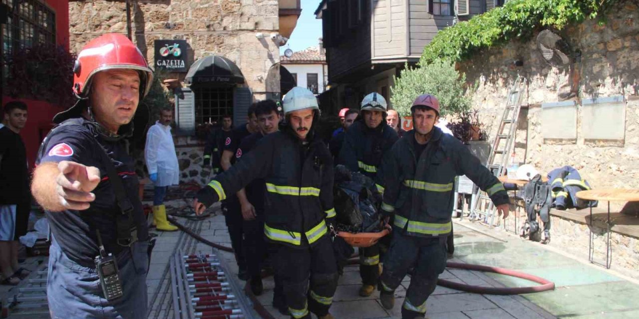 Antalya’da Otel Yangınında Lübnanlı 2 Turist Hayatını Kaybetti