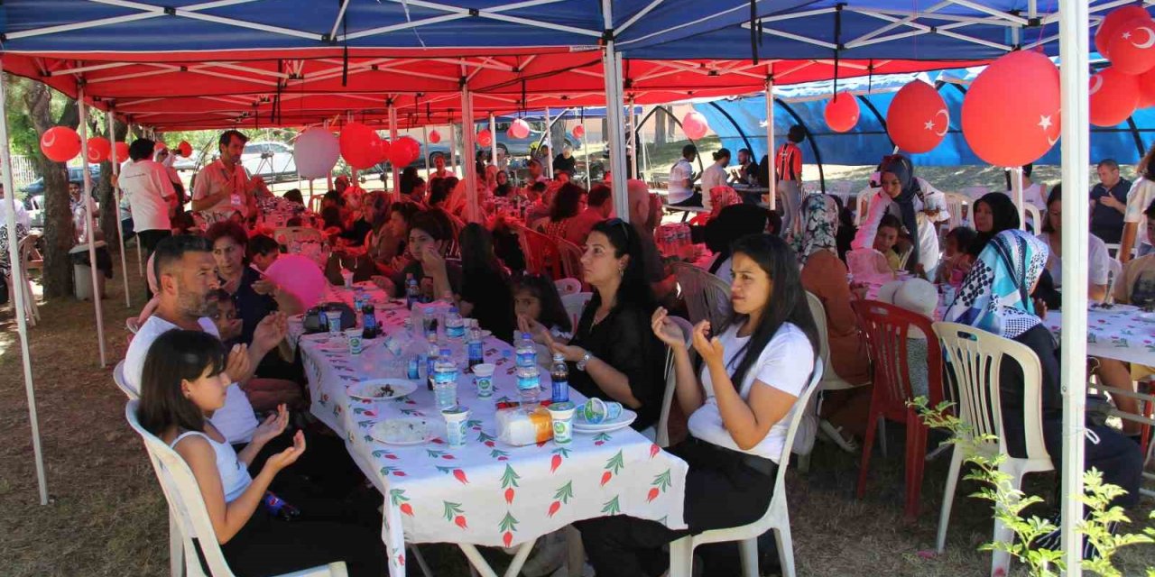 Yetiştirme Yurdu Arkadaşları Yıllar Sonda 14’üncü Pilav Günü’nde Bir Araya Geldi