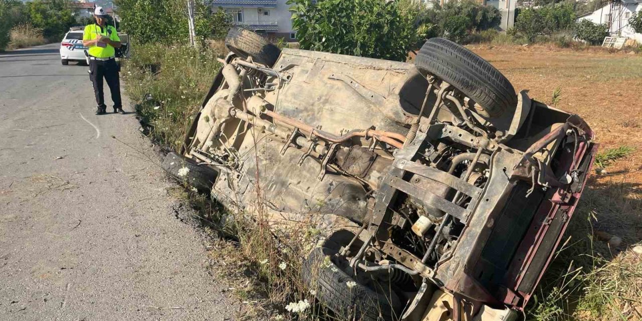 Kaza Yapan Sürücü Aracını Olay Yerinde Bırakıp Gitti