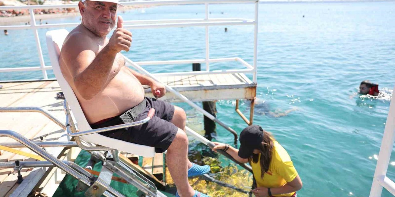 Konyaaltı Engelsiz Plajı Bu Yıl Da Engellilerin Gözdesi
