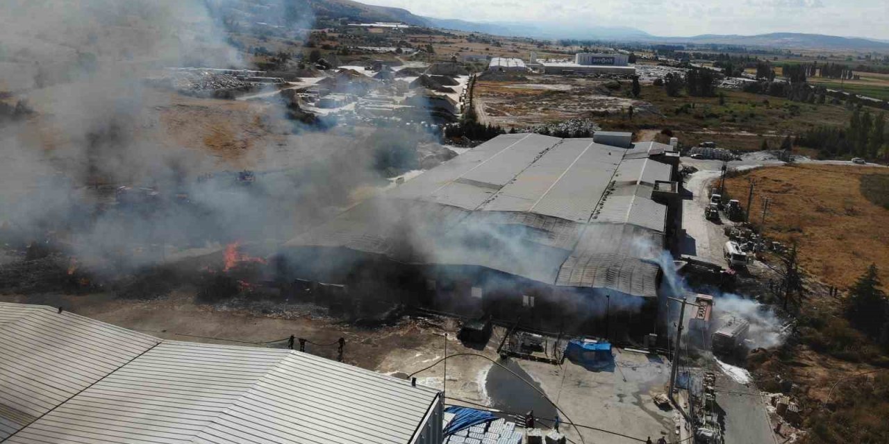 Palet Deposundaki Yangın Kontrol Altına Alındı