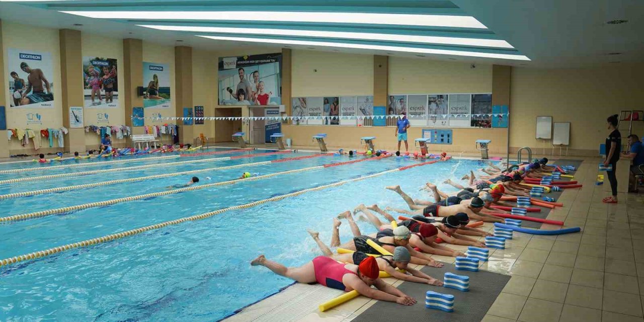 Yüzmenin Keyfini Tepebaşı’nda Yaşıyorlar