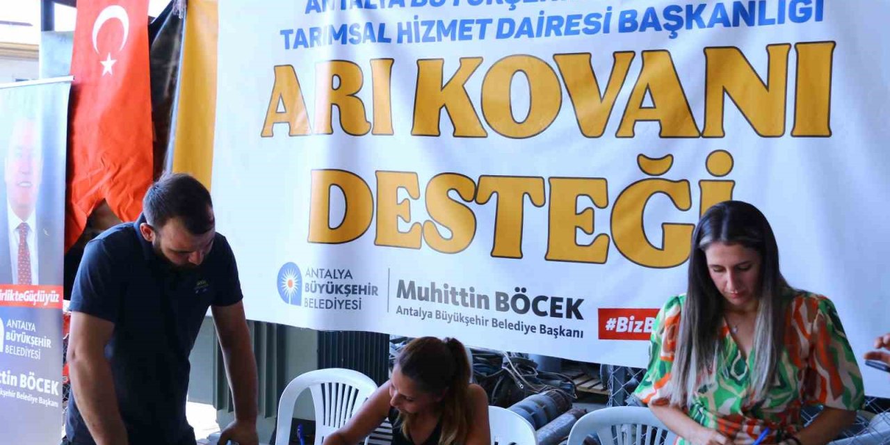Antalya Büyükşehir Belediyesi’nden Üreticilere Kovan Desteği