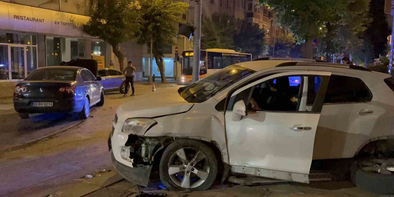 Hatalı Dönüş Kazaya Neden Oldu: 1 Yaralı