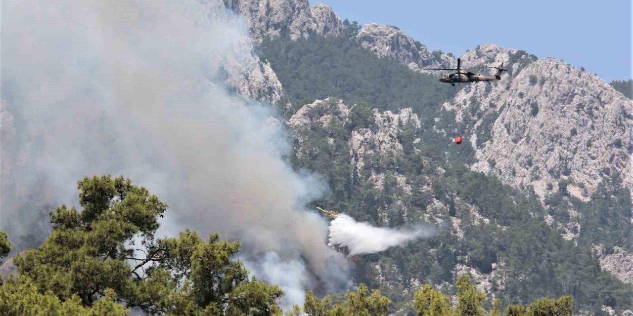 Kemer’de Orman Yangınına Havadan Yoğun Müdahale