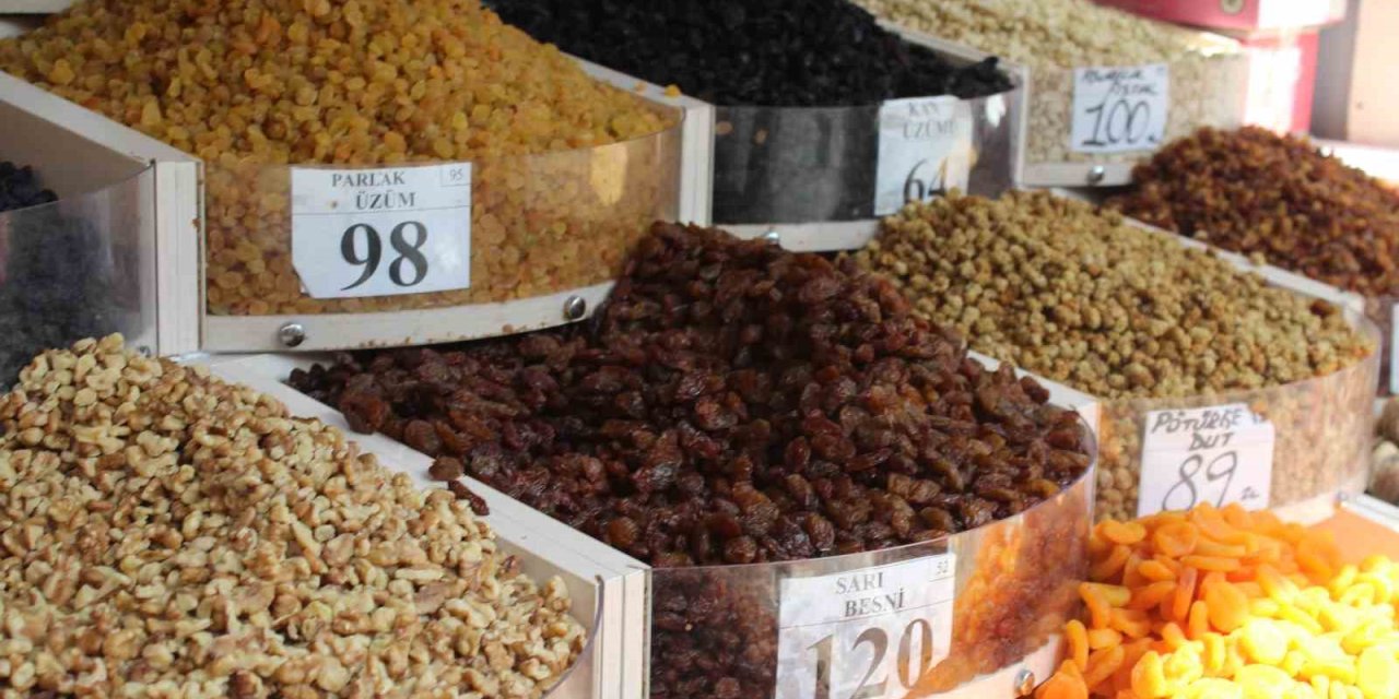 Vatandaşların Aşure Malzemesi Alışverişi Başladı