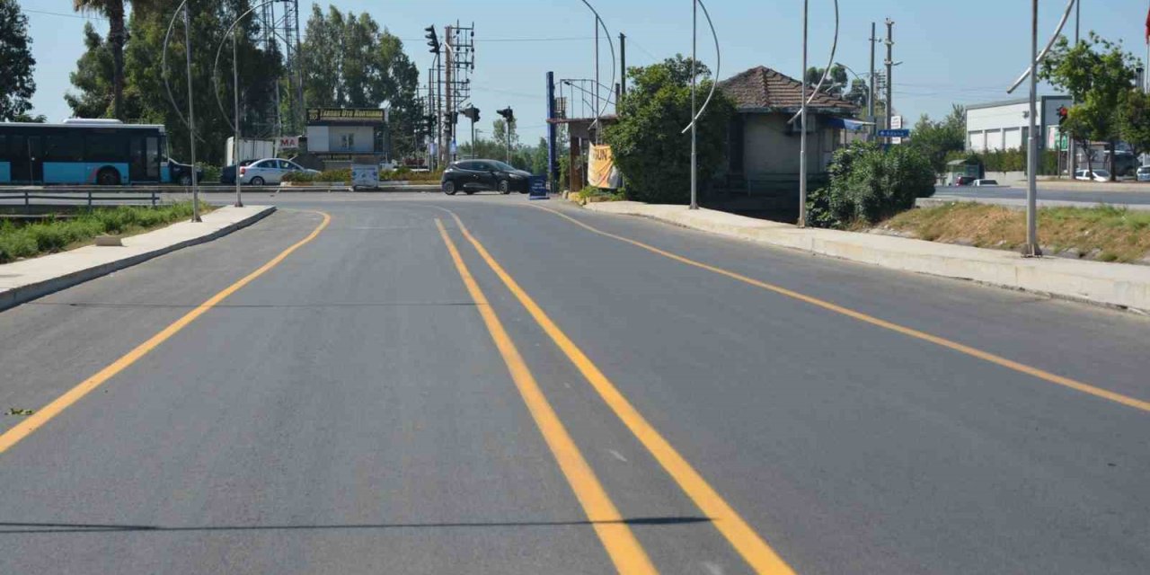 Tarsus’ta İsmet Akın Caddesi Yenilendi