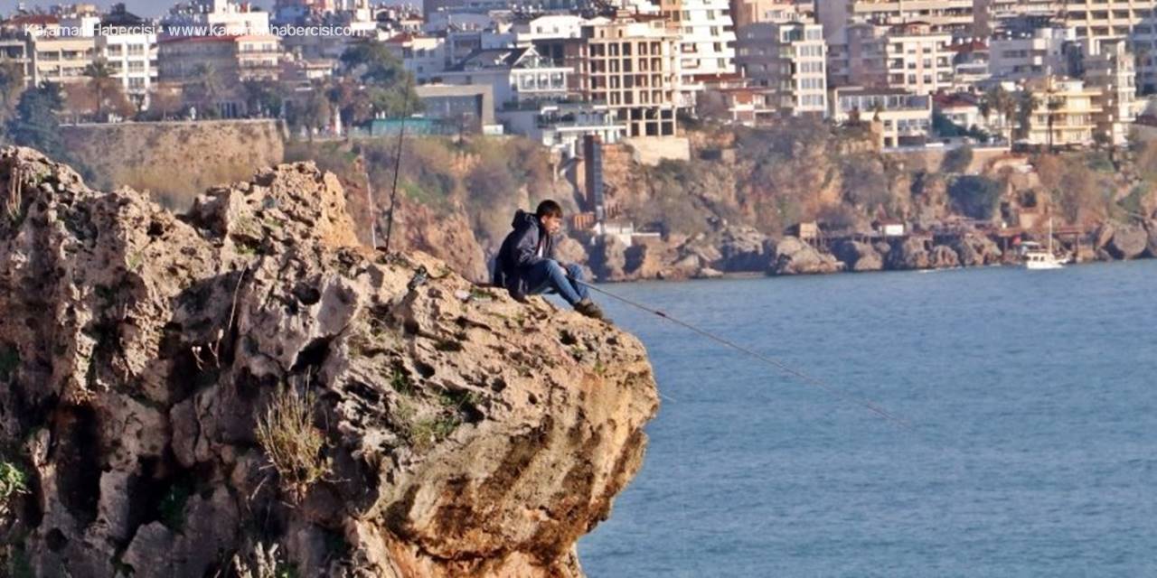 Antalya'da Falezlerde Ölümüne Olta