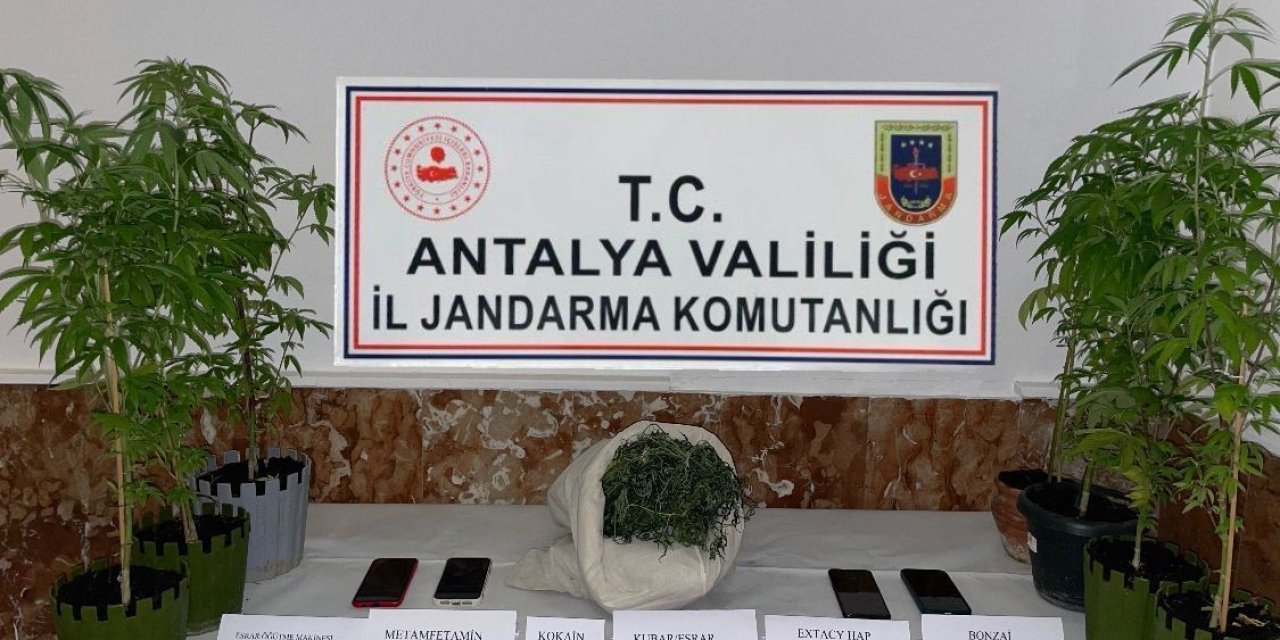 Antalya’da Zehir Tacirlerine Jandarmadan Darbe