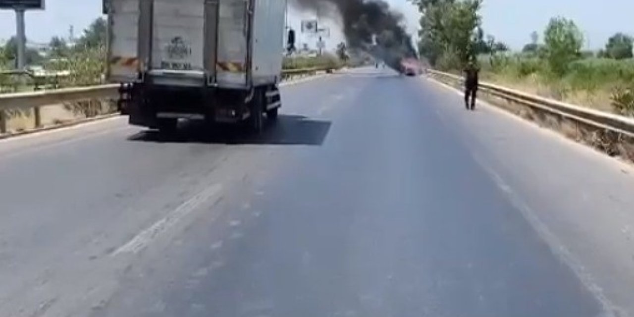 Seyir Halindeki Otomobil Alev Alev Yandı