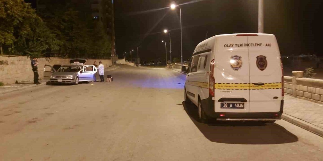 Otomobilde Çakmak Gazı Patladı: 4 Yaralı