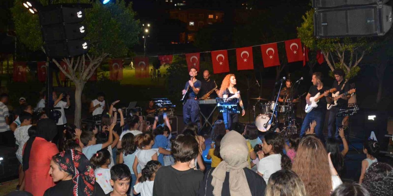 Mersin’de ’yaz Dostum Konserleri’ Sürüyor