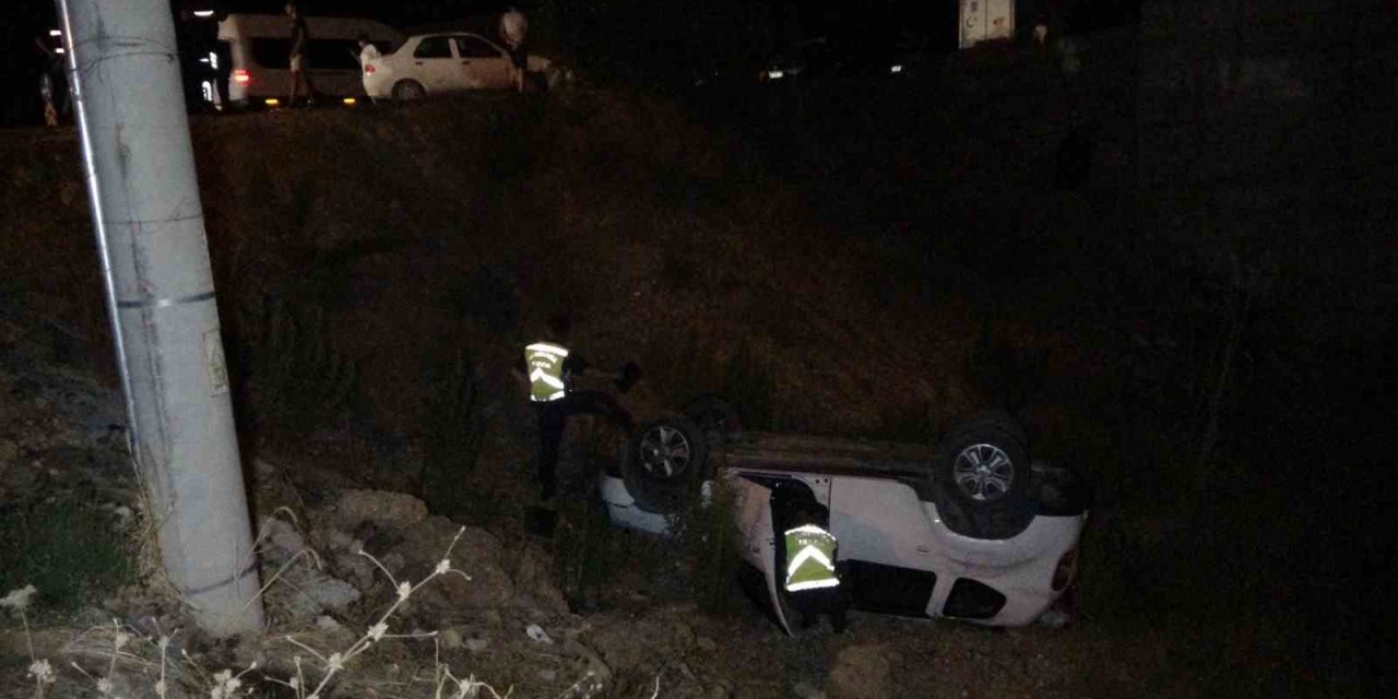 Antalya’da Otomobil Kaza Sonrası 7 Metreden Uçarak Ters Döndü: 4 Yaralı