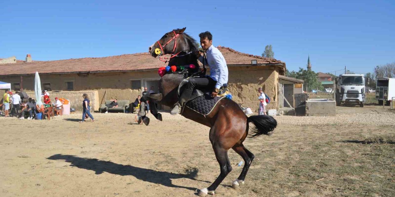 Eskişehir’in İlk Cirit Takımı Görkemli Bir Organizasyonla Duyuruldu