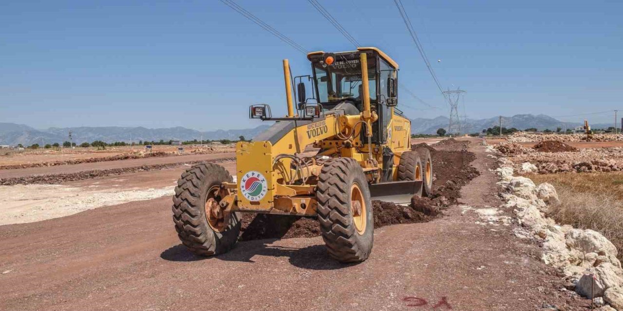 Kepez Belediyesi’nden Esnaf Sitesine Yol Desteği