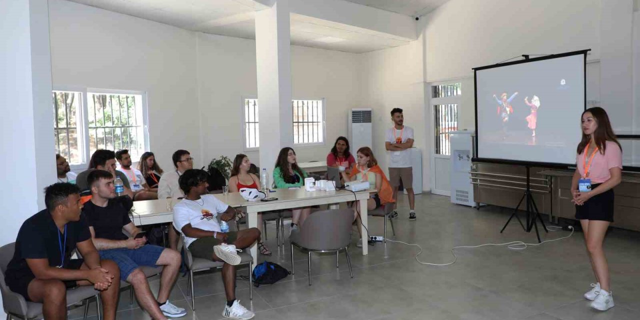 Avrupalı Öğrenciler Türk Kültürünü Tanıyor