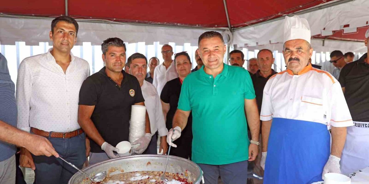 Alanya Belediyesi 5 Bin Kişilik Aşure Dağıttı