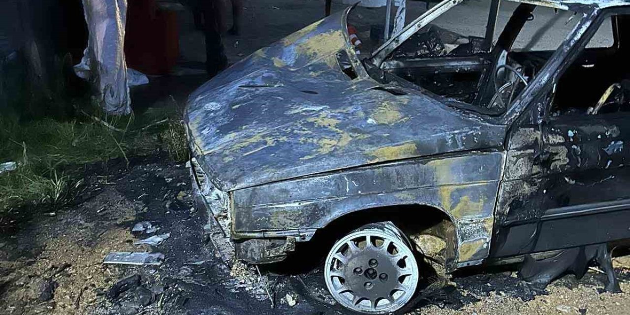 Gazipaşa’da Kundaklandığı İddia Edilen Araç Kullanılamaz Hale Geldi