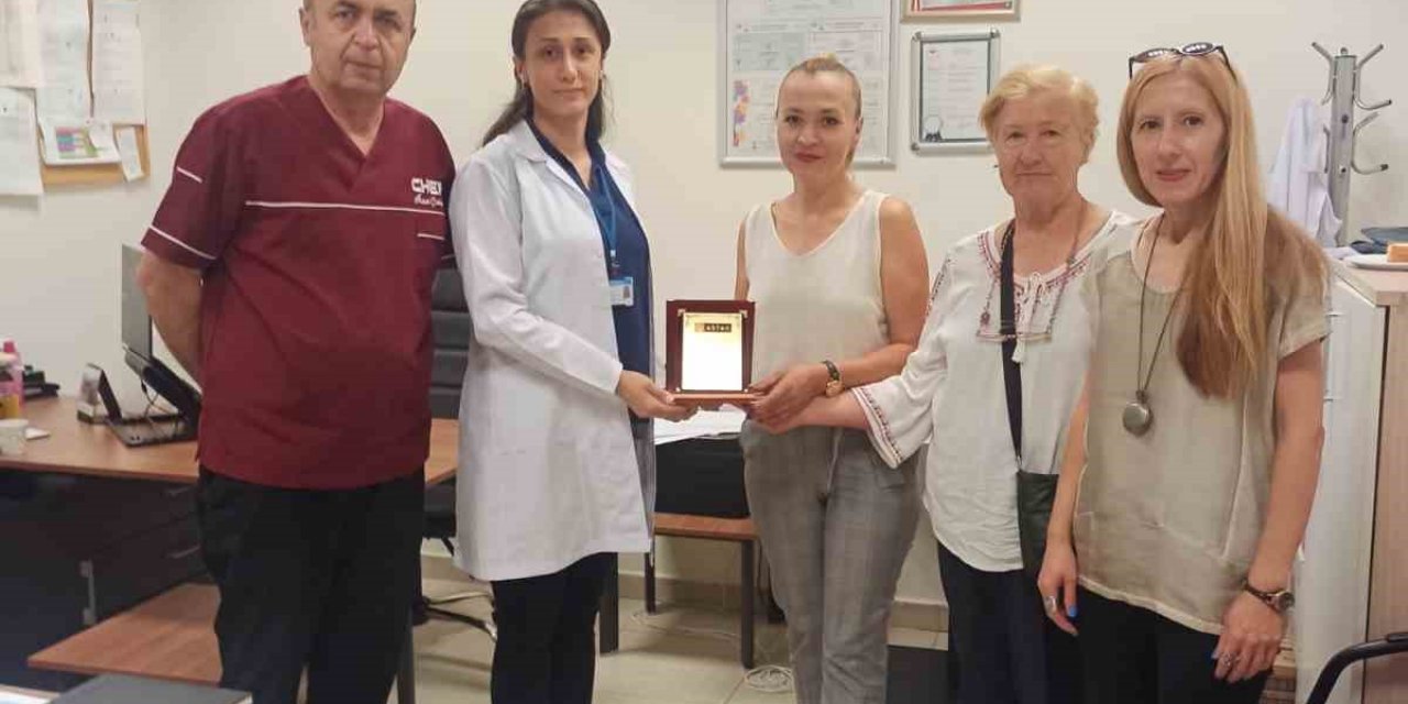 Hayvan Severlerden Şehir Hastanesi’ne Teşekkür Plaketi