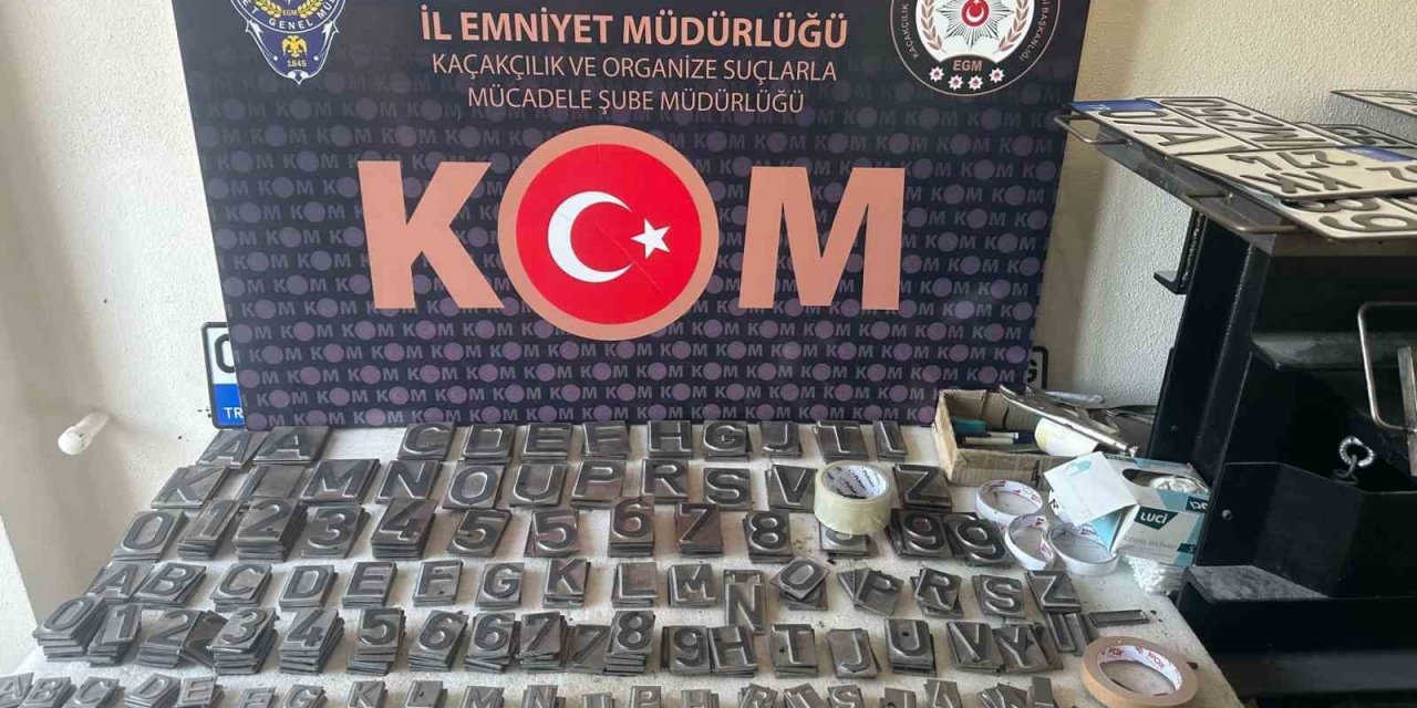 Sahte Plakalar Bastı, İnternet Üzerinden Satışa Çıkardı