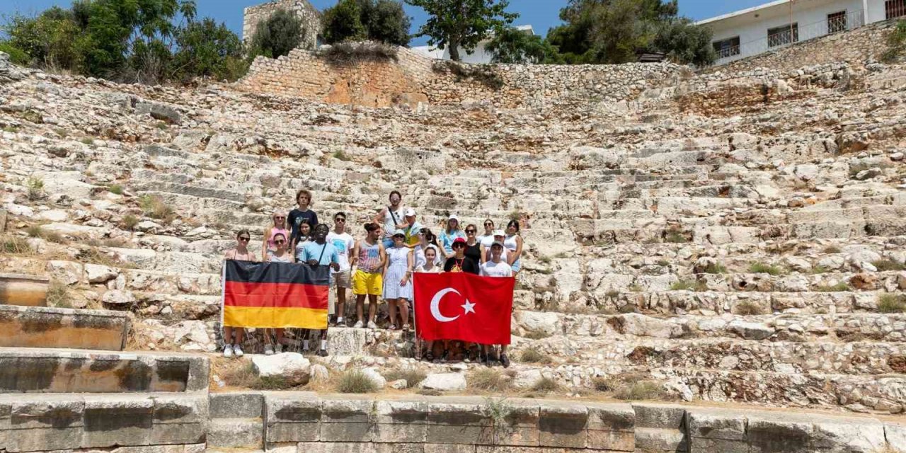 Mersin’e Gelen Yabancı Öğrenciler Kentin Tarihine Yolculuk Yaptı