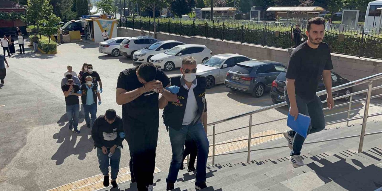 Vatandaşları Sahte Dekontla 700 Bin Lira Dolandıran 4 Şüpheli Tutuklandı