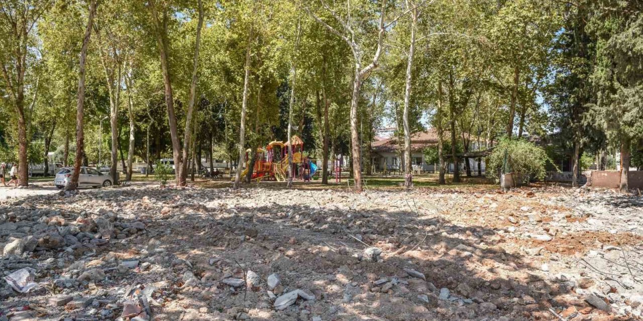 Varsak’a Millet Kıraathaneli Meydan