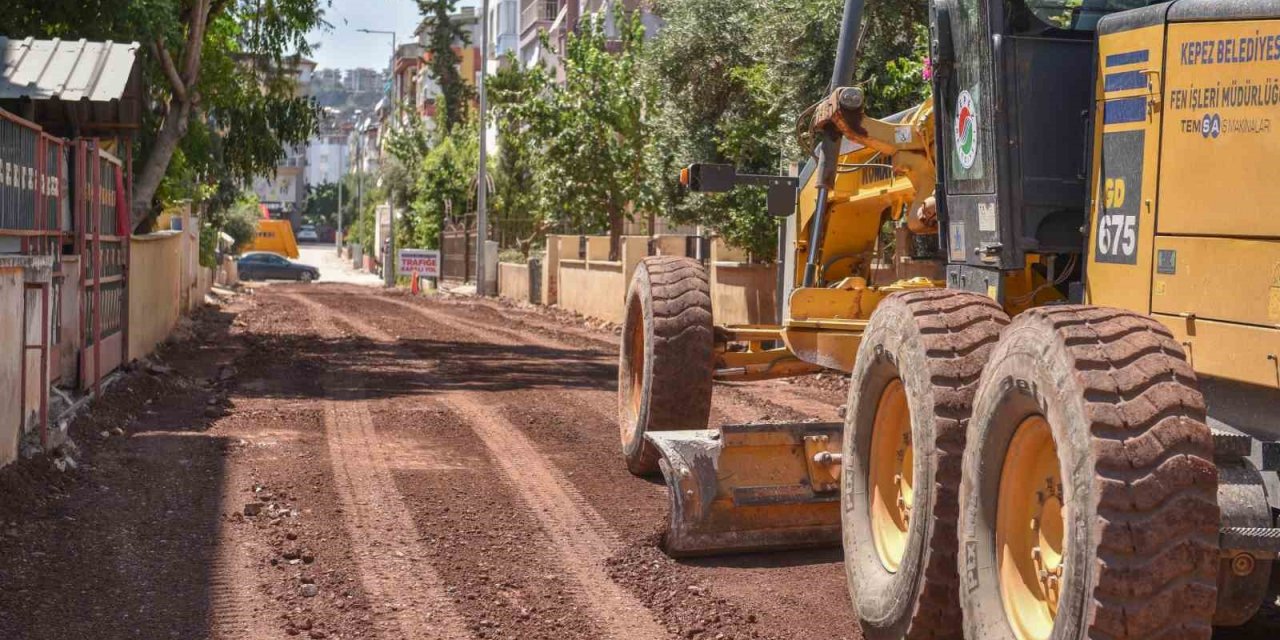 Kepez Gündoğdu’nun Asfaltını Yeniliyor