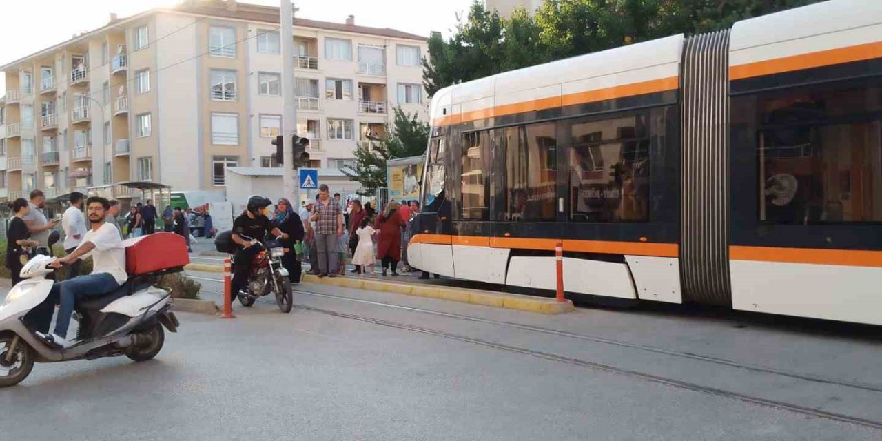 Pazar Alışverişinden Dönen Kadına Tramvay Çarptı