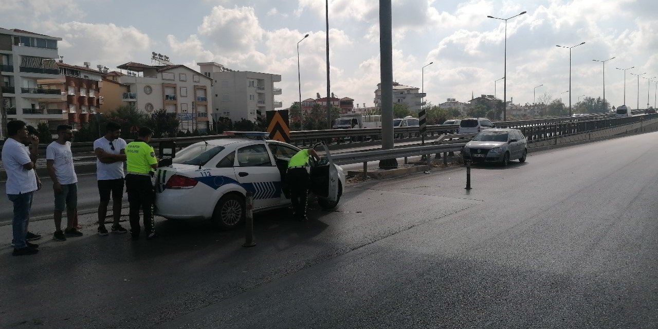 Kaza Yapan Motosiklete Çarpmamak İstedi, Çelik Bariyerlere Çarptı