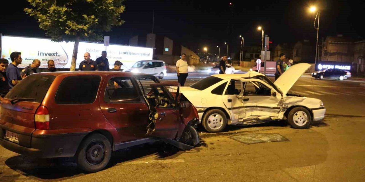 Kayseri’de Otomobiller Çarpıştı: 1’i Ağır 5 Yaralı