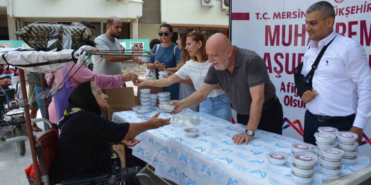 Mersin’de 13 İlçede Aşure İkram Edildi