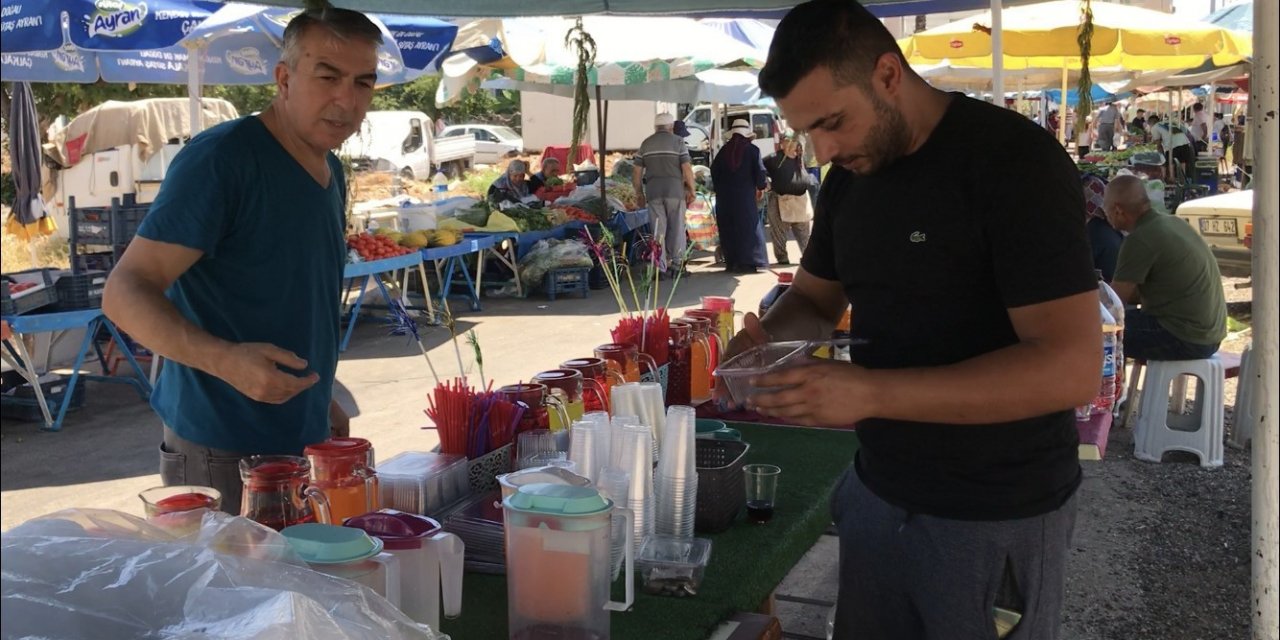 Toros Dağları’nın Zirvesinden Çuvallarla Getirdikleri Karları Bardak Bardak Satıyorlar