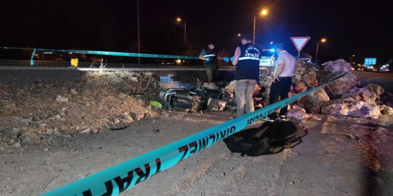 Motosikletiyle Şarampoldeki Taş Yığınına Çarpan Sürücü Hayatını Kaybetti