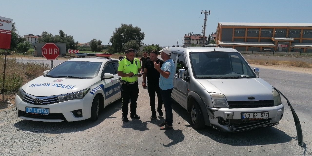 Hafif Ticari Araçla Motosikletin Çarpıştığı Kazada Motosiklet Sürücüsü Yaralandı